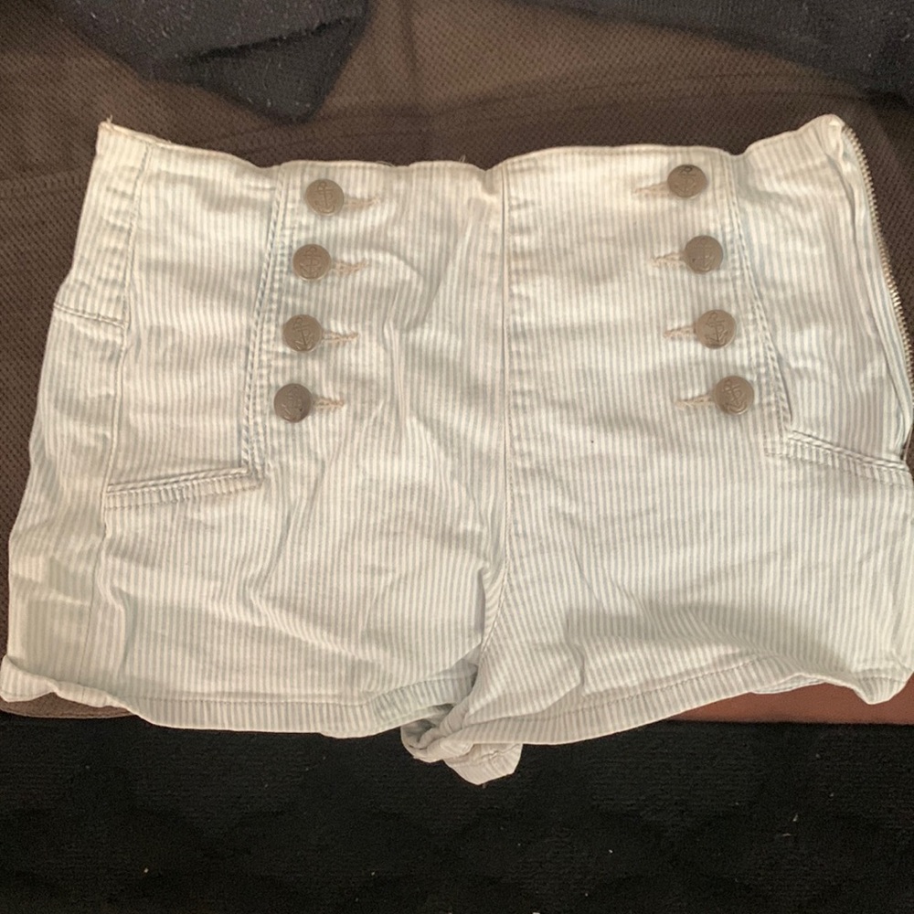 White blue stripes shorts